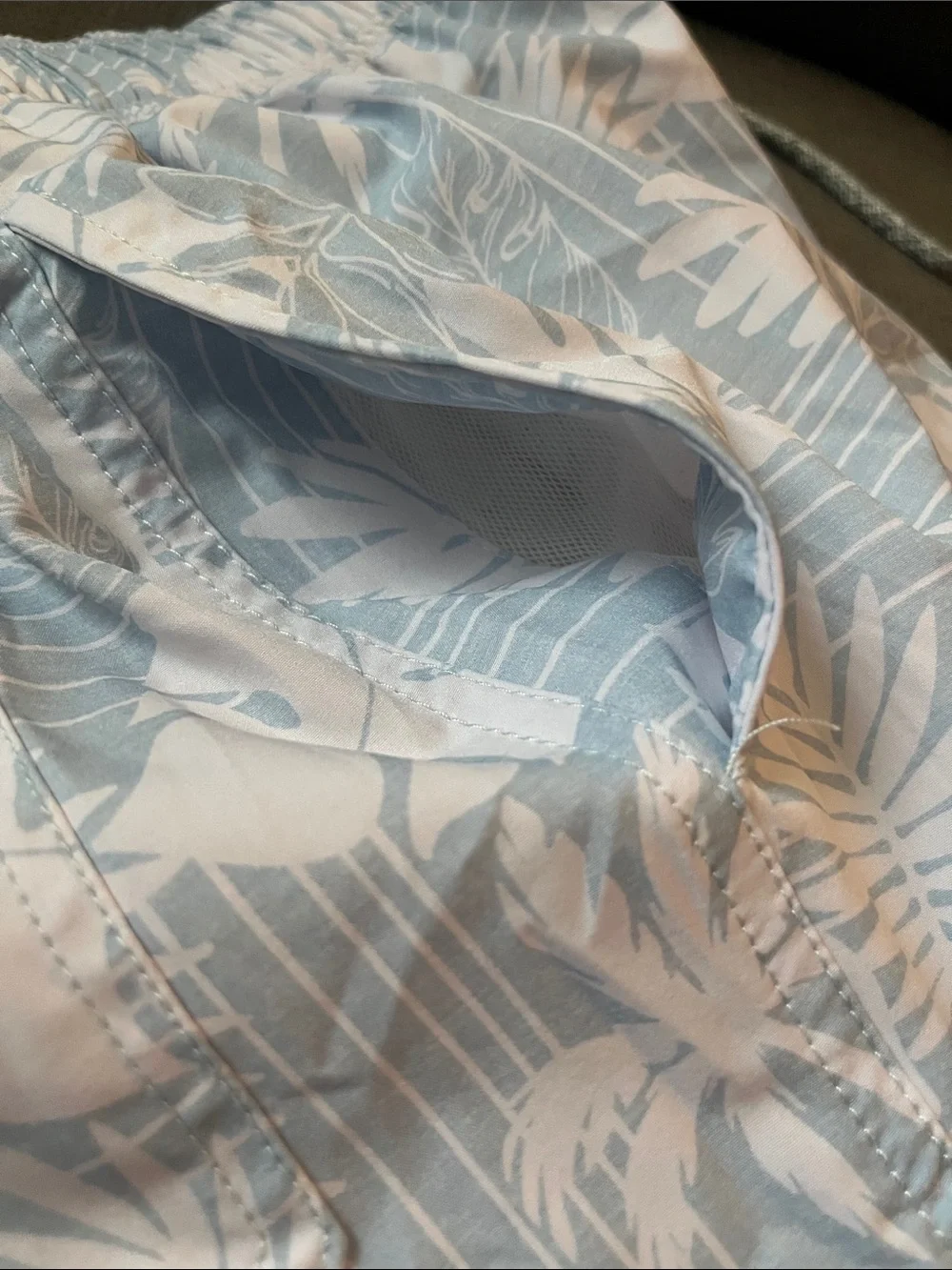 Vintage Summer Mens Volley Swim trunks Sz Small Tropical print light blue white